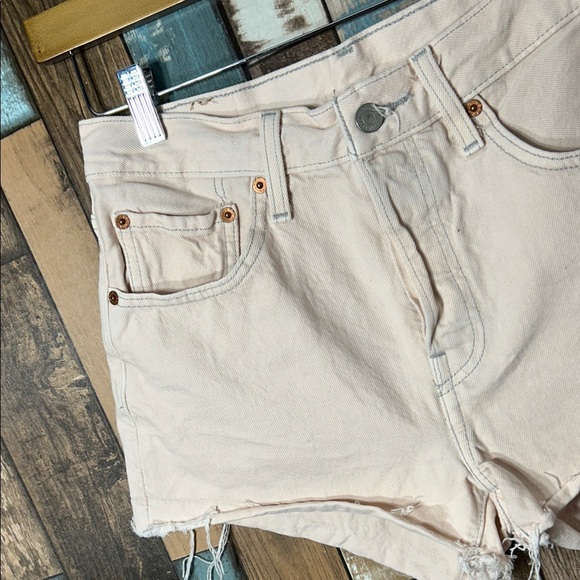 Levi's 501 button fly peach color Jean Shorts for Women - Picture 4 of 16
